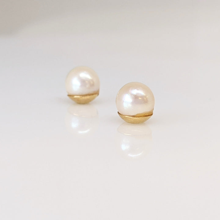 14K PEARL ROUND 5.5MM ESTATE STUD EARRINGS 0.9 GRAMS