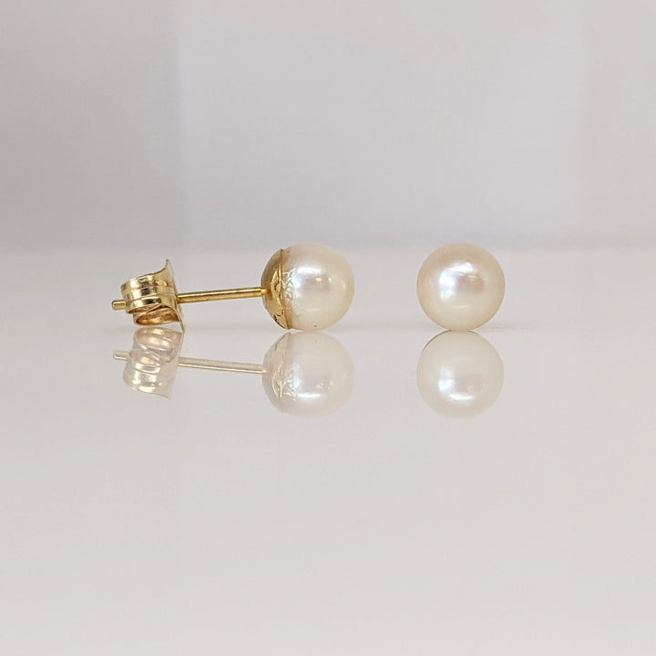 14K PEARL ROUND 5.5MM ESTATE STUD EARRINGS 0.9 GRAMS