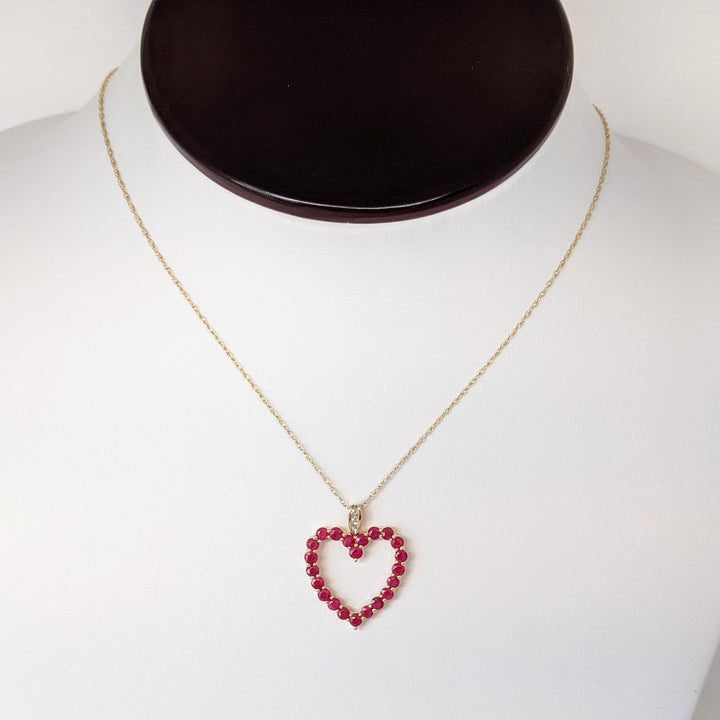 10K RUBY ROUND (22) 2.5MM ESTATE HEART PENDANT & CHAIN 2.5 GRAMS