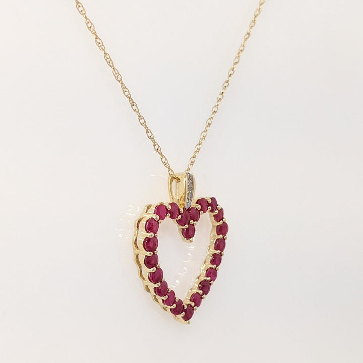 10K RUBY ROUND (22) 2.5MM ESTATE HEART PENDANT & CHAIN 2.5 GRAMS