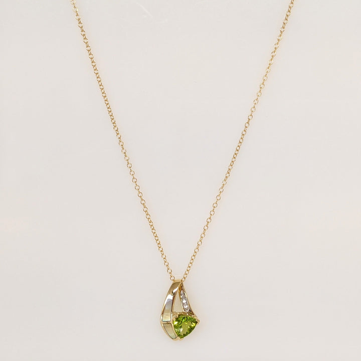 14K PERIDOT TRILLION 8MM WITH MOTHER OF PEARL AND MELEE ESTATE PENDANT & CHAIN 2.9 GRAMS