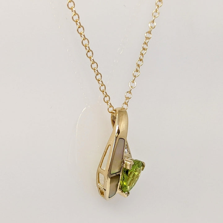 14K PERIDOT TRILLION 8MM WITH MOTHER OF PEARL AND MELEE ESTATE PENDANT & CHAIN 2.9 GRAMS