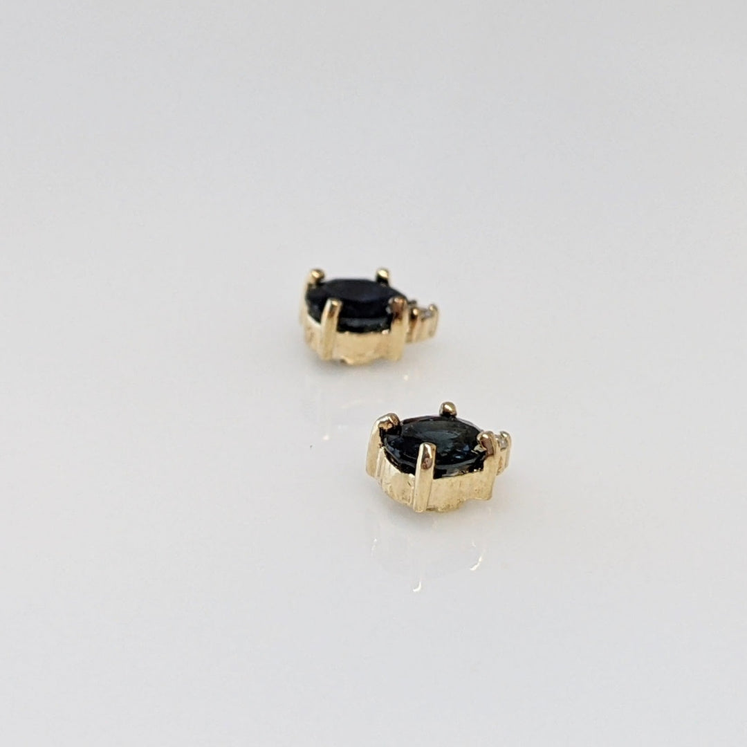 14K SAPPHIRE OVAL 4X5 WITH (2) MELEE ESTATE EARRINGS 0.8 GRAMS