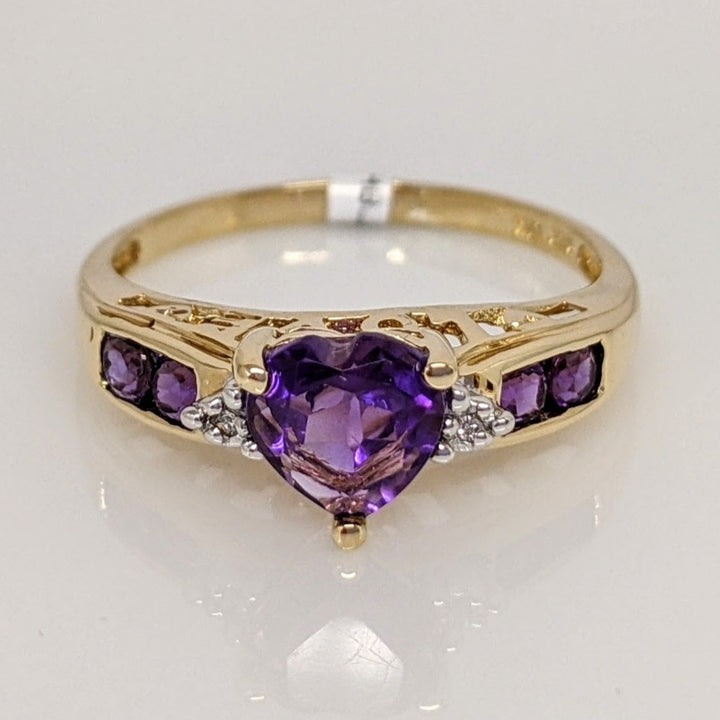 10K AMETHYST HEART 6MM WITH (4) ROUND AND (2) MELEE ESTATE RING 2.0 GRAMS