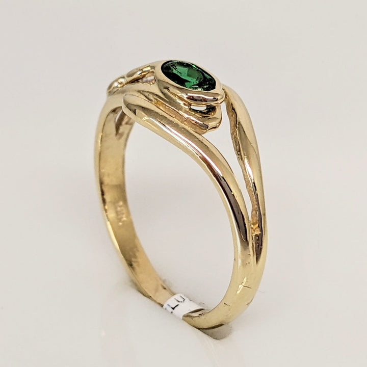 14K GREEN STONE BEZEL WITH (2) CUBIC ZIRCONIA ROUND ESTATE RING 2.4 GRAMS