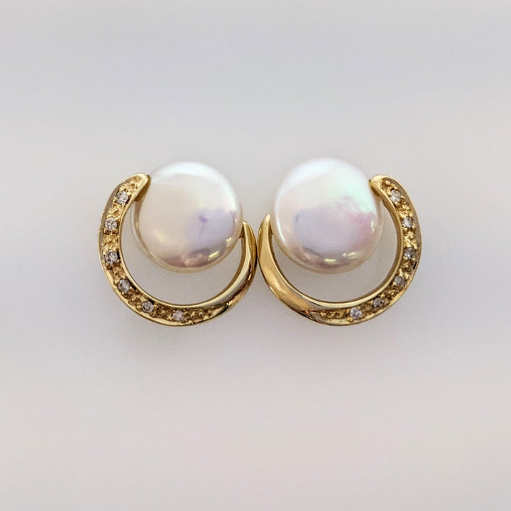 14K MOTHER OF PEARL 10MM CIRLCE WITH (6) MELEE ESTATE EARRINGS 4.4 GRAMS