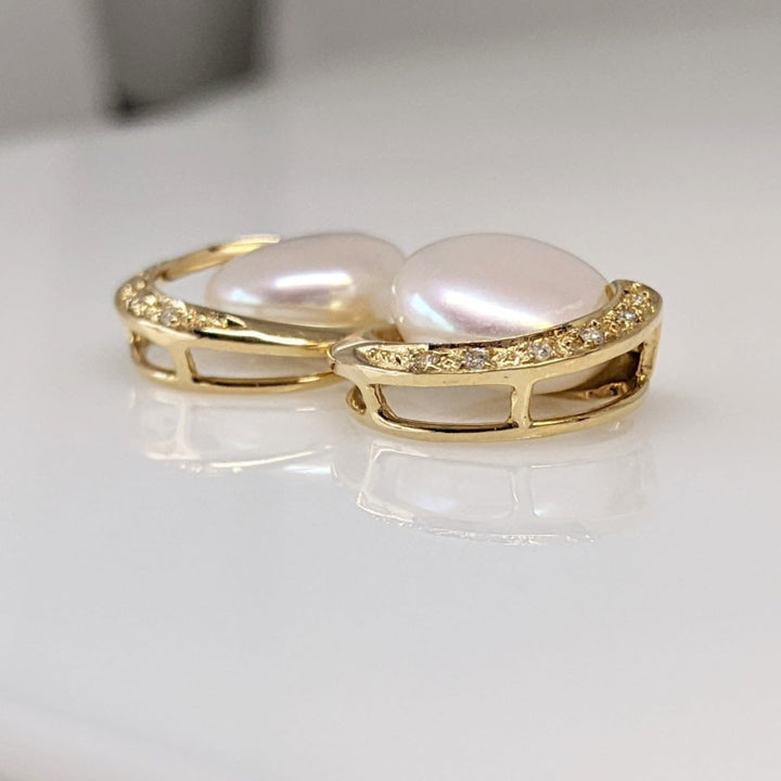 14K MOTHER OF PEARL 10MM CIRLCE WITH (6) MELEE ESTATE EARRINGS 4.4 GRAMS