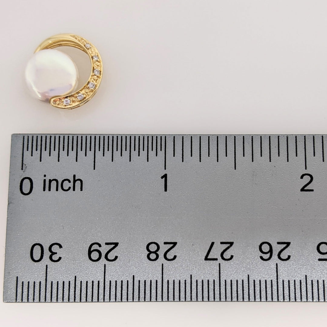 14K MOTHER OF PEARL 10MM CIRLCE WITH (6) MELEE ESTATE EARRINGS 4.4 GRAMS