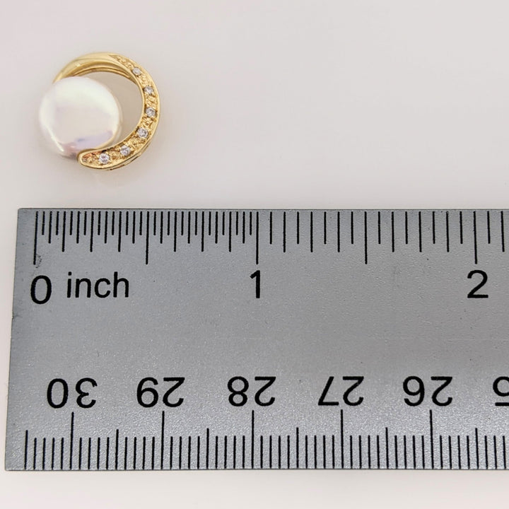 14K MOTHER OF PEARL 10MM CIRLCE WITH (6) MELEE ESTATE EARRINGS 4.4 GRAMS