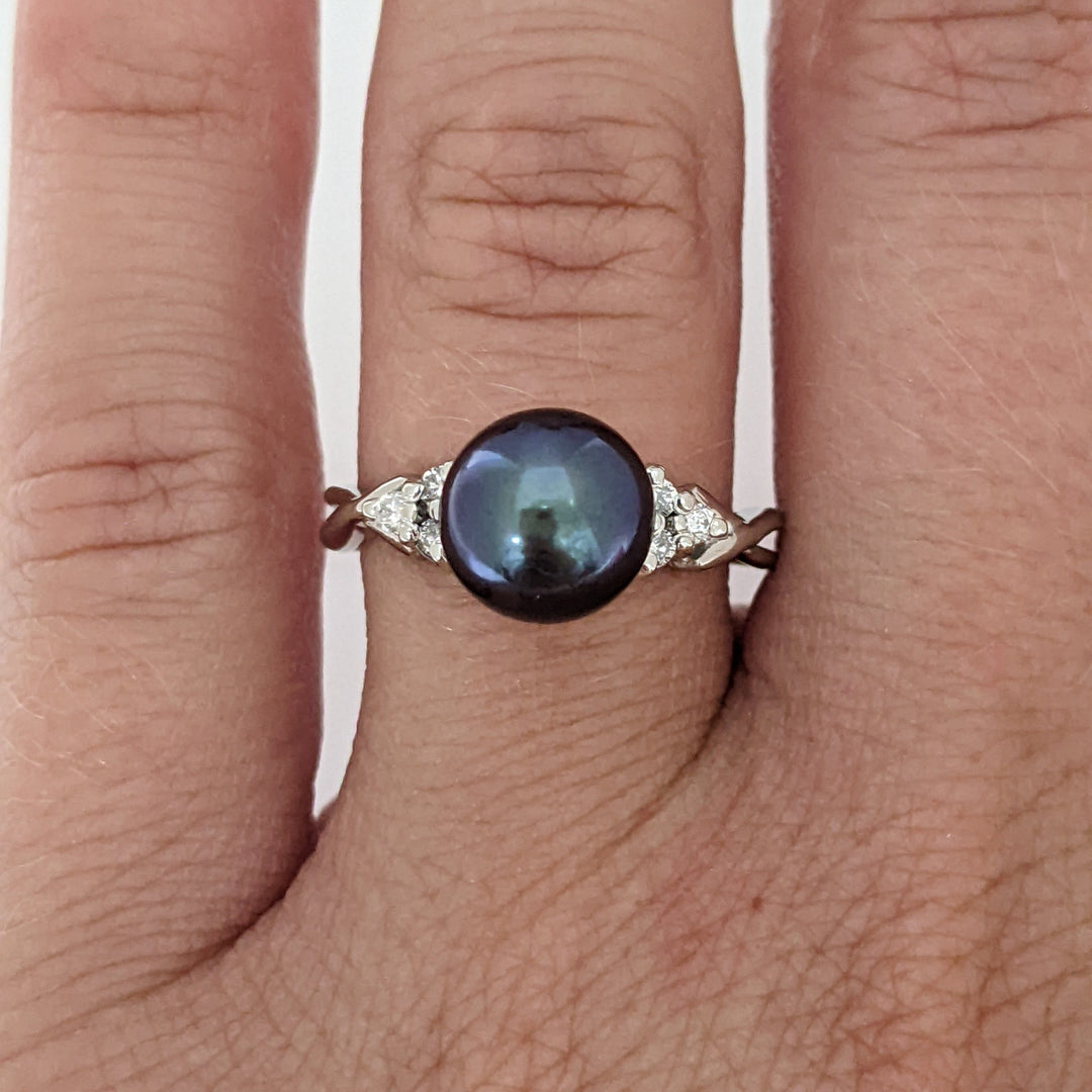 14K WHITE BLACK PEARL ROUND 8MM WITH .10 DIAMOND TOTAL WEIGHT (8) ESTATE RING 3.0 GRAMS