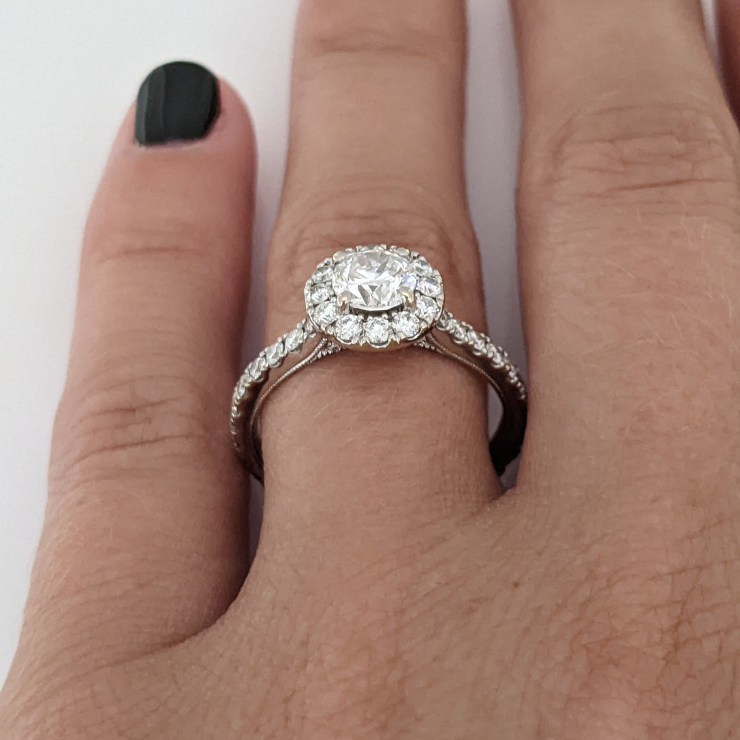 14K WHITE 1.37 CARAT TOTAL WEIGHT SI2 F DIAMOND ROUND (55) ESTATE "NEIL LANE" HALO RING 3.2 GRAMS