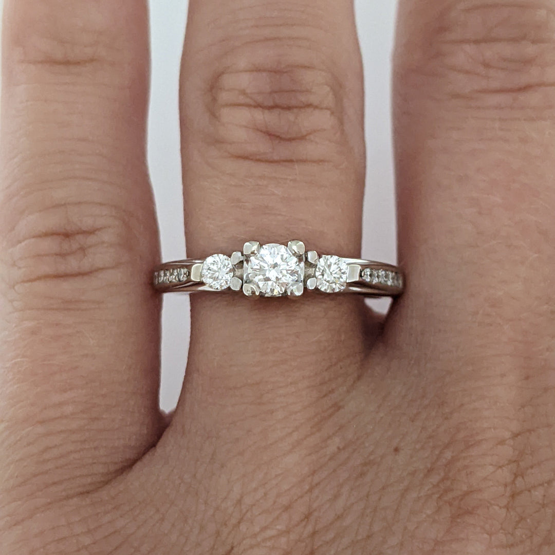 14K WHITE .46 CARAT TOTAL WEIGHT SI2 H DIAMOND ROUND (13) TRINITY ESTATE RING 3.2G