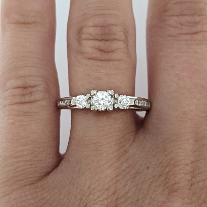 14K WHITE .46 CARAT TOTAL WEIGHT SI2 H DIAMOND ROUND (13) TRINITY ESTATE RING 3.2G