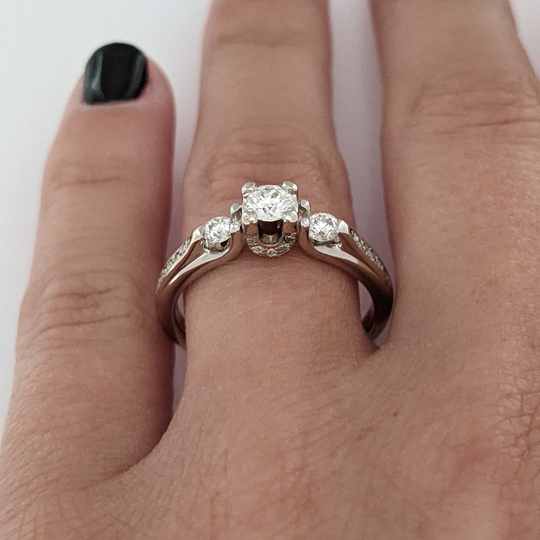 14K WHITE .46 CARAT TOTAL WEIGHT SI2 H DIAMOND ROUND (13) TRINITY ESTATE RING 3.2G