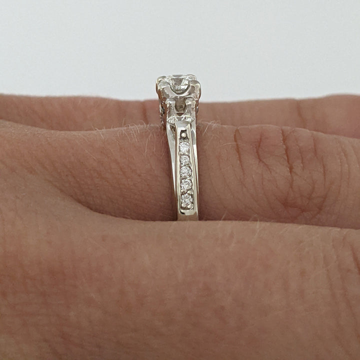 14K WHITE .46 CARAT TOTAL WEIGHT SI2 H DIAMOND ROUND (13) TRINITY ESTATE RING 3.2G