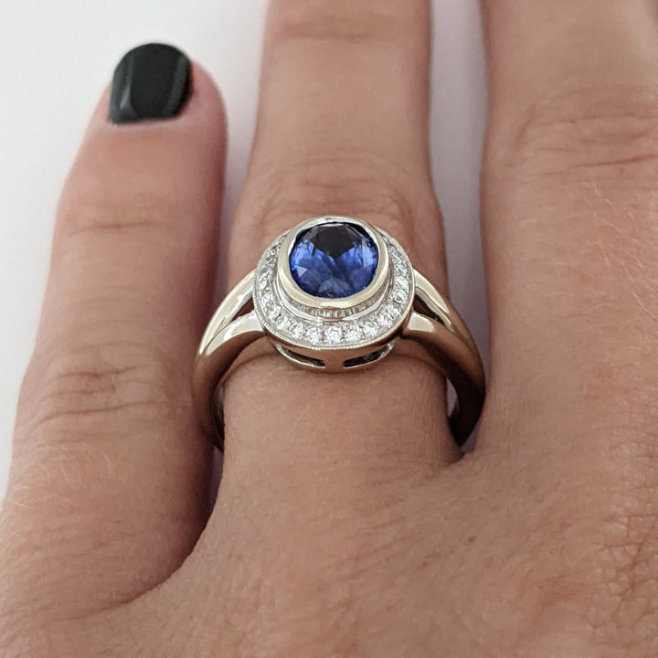 14K CEYLON SAPPHIRE OVAL 1.40 CARAT TOTAL WITH .15 DIAMOND TOTAL WEIGHT BEZEL ESTATE RING 4.6 GRAMS