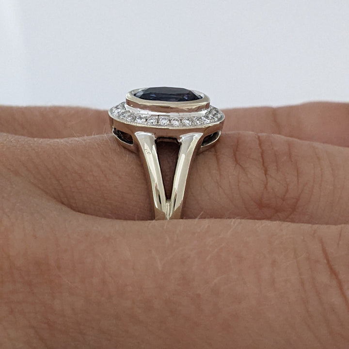 14K CEYLON SAPPHIRE OVAL 1.40 CARAT TOTAL WITH .15 DIAMOND TOTAL WEIGHT BEZEL ESTATE RING 4.6 GRAMS