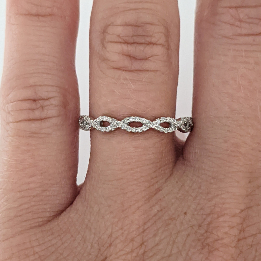 10K WHITE .21 CARAT TOTAL WEIGHT DIAMOND ROUND (70) TWIST ESTATE BAND 1.2 GRAMS
