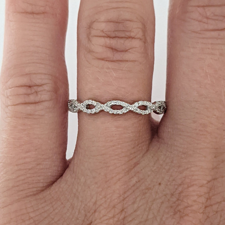 10K WHITE .21 CARAT TOTAL WEIGHT DIAMOND ROUND (70) TWIST ESTATE BAND 1.2 GRAMS