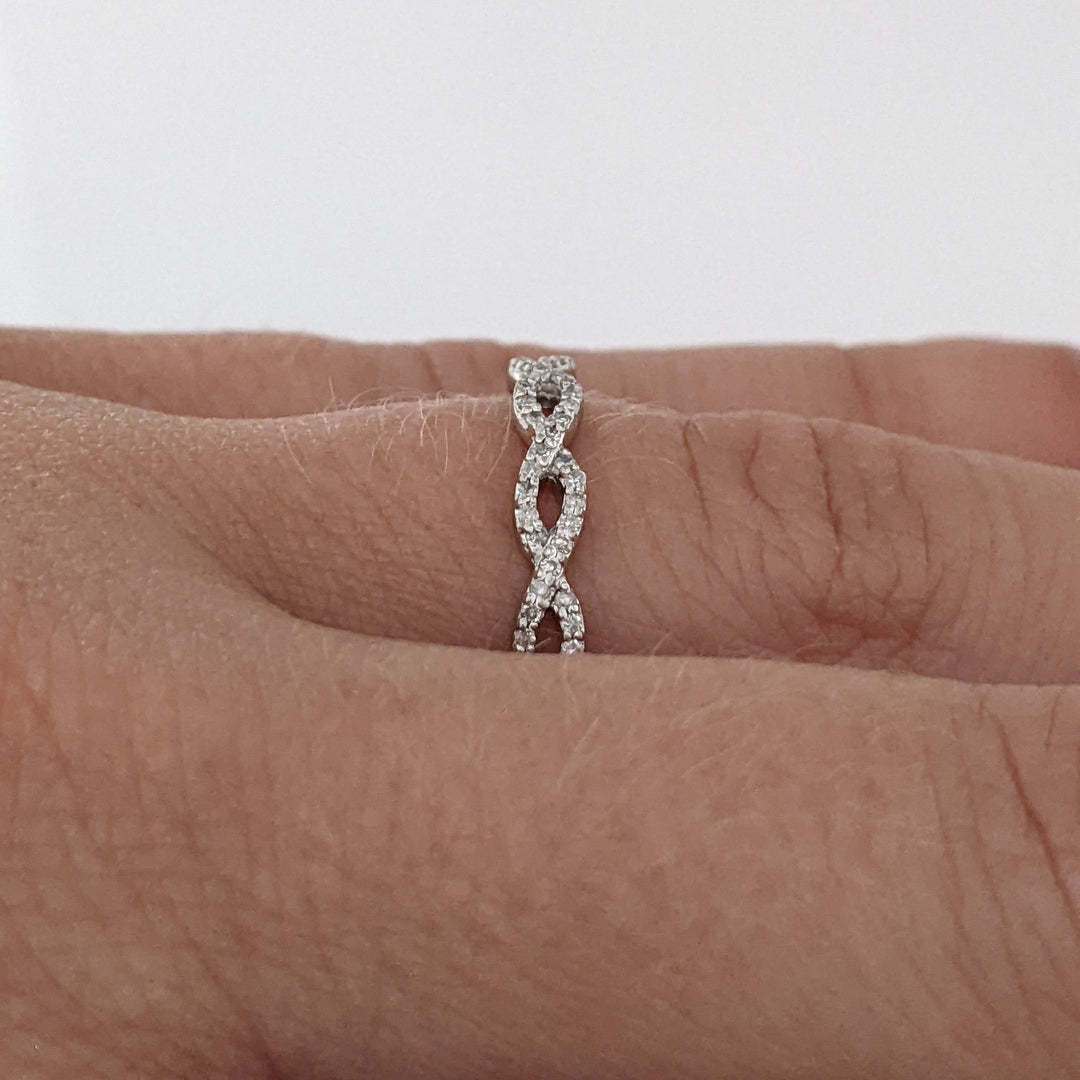 10K WHITE .21 CARAT TOTAL WEIGHT DIAMOND ROUND (70) TWIST ESTATE BAND 1.2 GRAMS