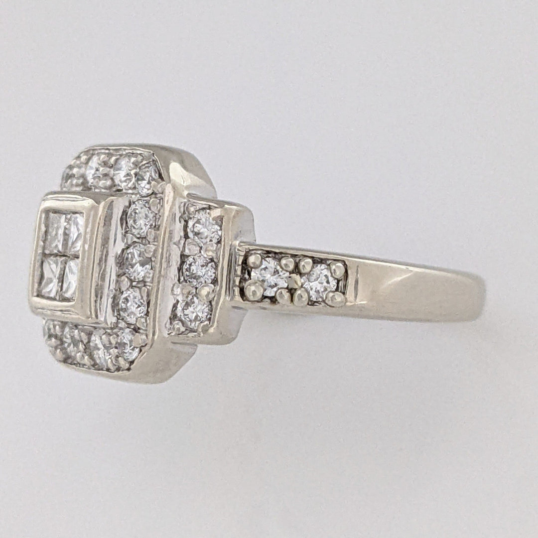 14K WHITE .68 CARAT TOTAL WEIGHT SI2 H DIAMOND PRINCESS CUT (4) ROUND (24) ESTATE RING 4.0 GRAMS