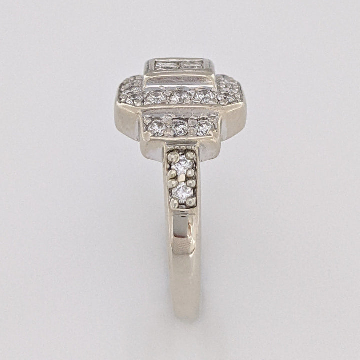 14K WHITE .68 CARAT TOTAL WEIGHT SI2 H DIAMOND PRINCESS CUT (4) ROUND (24) ESTATE RING 4.0 GRAMS