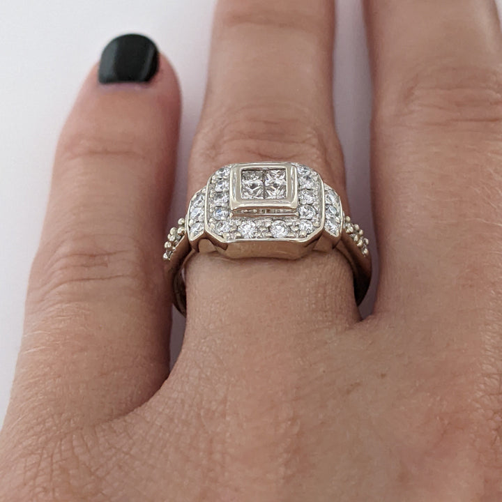 14K WHITE .68 CARAT TOTAL WEIGHT SI2 H DIAMOND PRINCESS CUT (4) ROUND (24) ESTATE RING 4.0 GRAMS