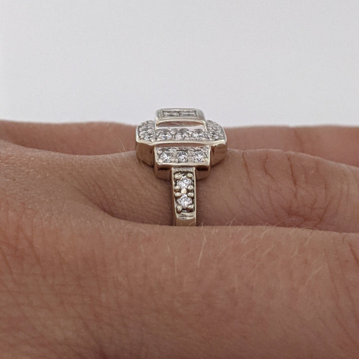 14K WHITE .68 CARAT TOTAL WEIGHT SI2 H DIAMOND PRINCESS CUT (4) ROUND (24) ESTATE RING 4.0 GRAMS