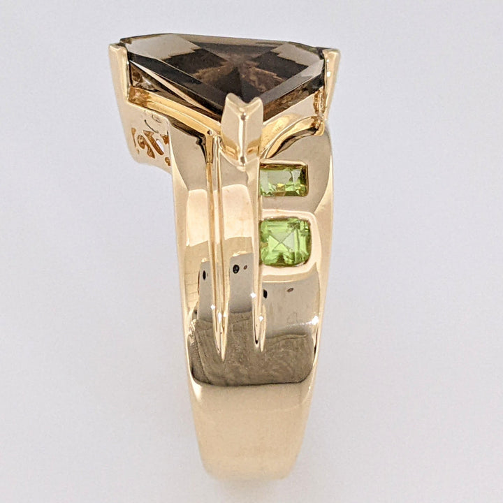 14K SMOKEY QUARTZ TRILLION 12MM WITH (4) PRINCESS CUT PERIDOT 3MM ESTATE RING 9.9 GRAMS