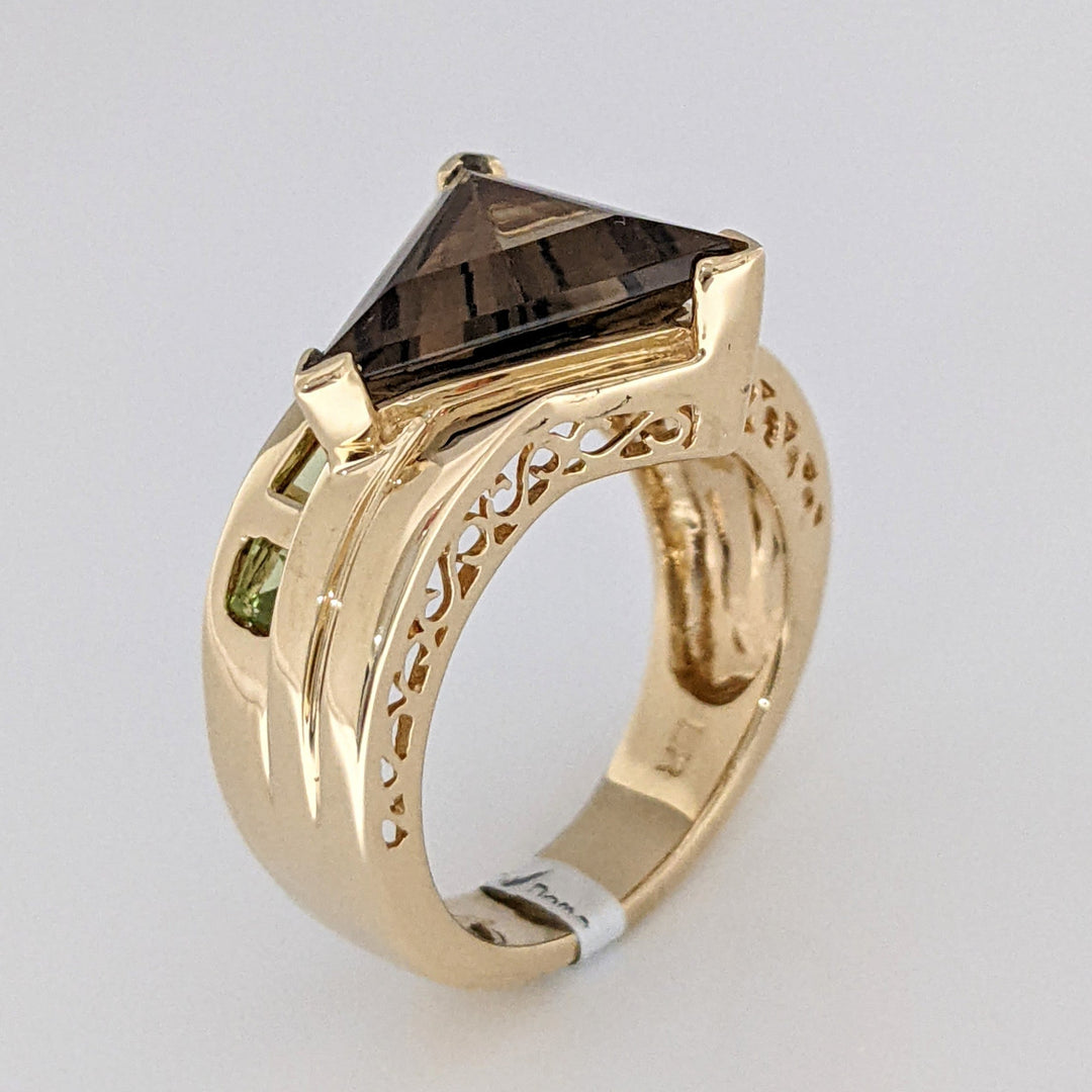 14K SMOKEY QUARTZ TRILLION 12MM WITH (4) PRINCESS CUT PERIDOT 3MM ESTATE RING 9.9 GRAMS