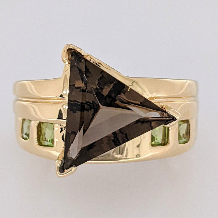 14K SMOKEY QUARTZ TRILLION 12MM WITH (4) PRINCESS CUT PERIDOT 3MM ESTATE RING 9.9 GRAMS