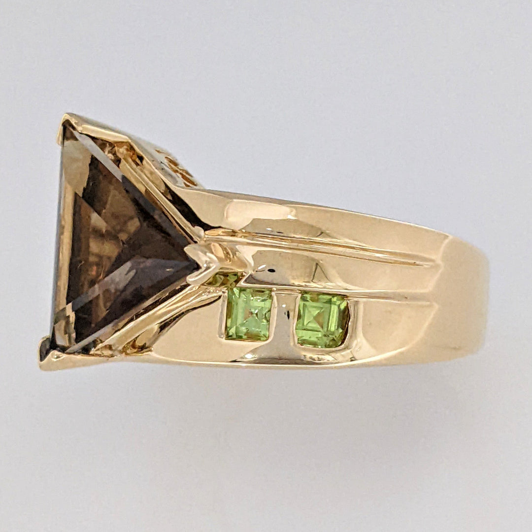 14K SMOKEY QUARTZ TRILLION 12MM WITH (4) PRINCESS CUT PERIDOT 3MM ESTATE RING 9.9 GRAMS