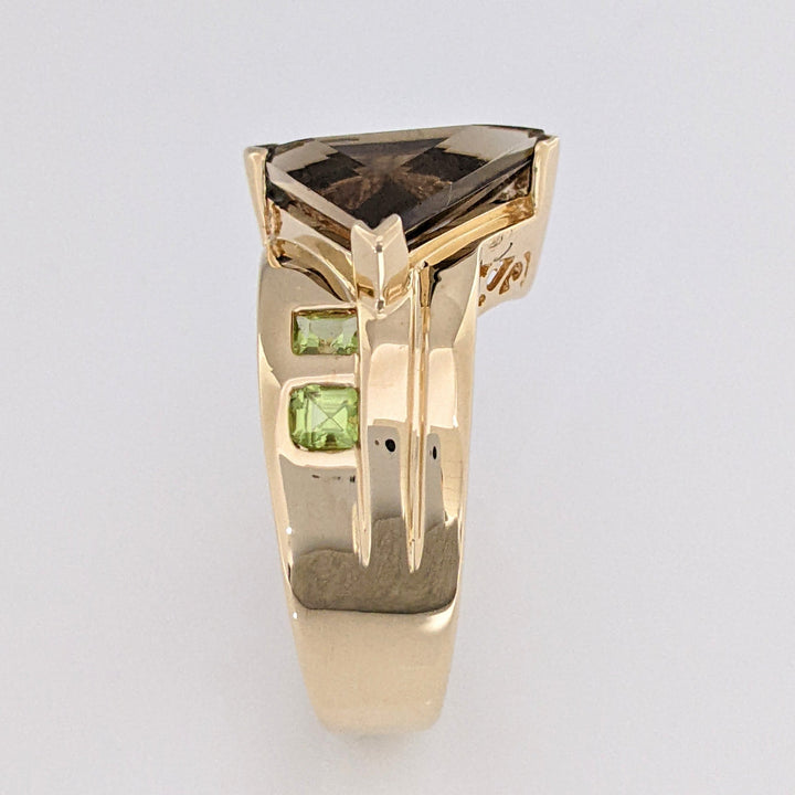 14K SMOKEY QUARTZ TRILLION 12MM WITH (4) PRINCESS CUT PERIDOT 3MM ESTATE RING 9.9 GRAMS