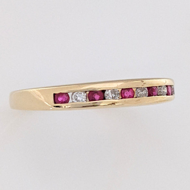 10K RUBY ROUND (6) DIAMOND (7) ESTATE CHANNEL-SET BAND 2.7 GRAMS