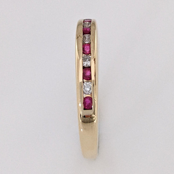 10K RUBY ROUND (6) DIAMOND (7) ESTATE CHANNEL-SET BAND 2.7 GRAMS