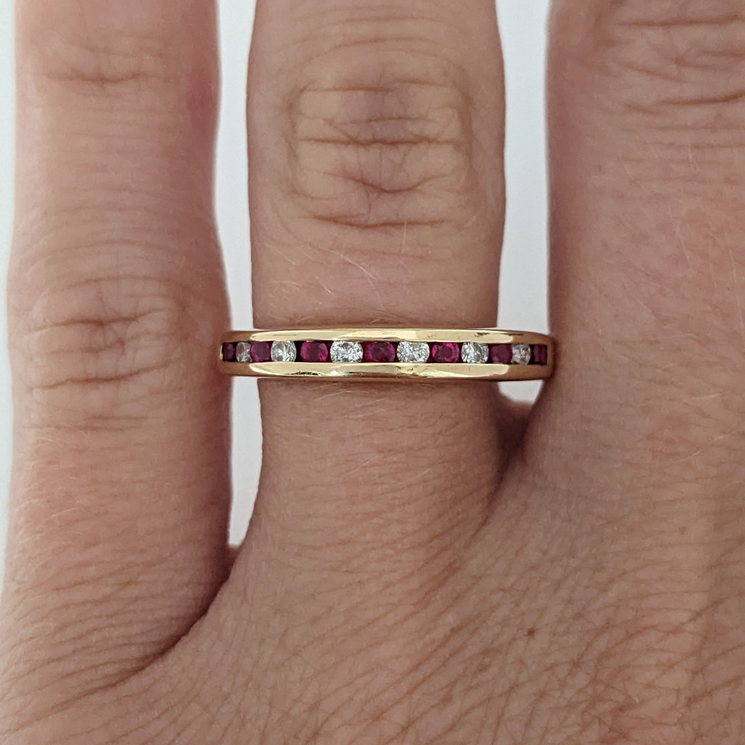 10K RUBY ROUND (6) DIAMOND (7) ESTATE CHANNEL-SET BAND 2.7 GRAMS