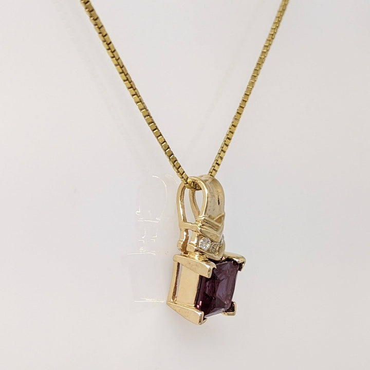 14K CHATHAM ALEXANDRITE PRINCESS CUT 6MM WITH (3) MELEE ESTATE PENDANT & CHAIN 3.8 GRAMS