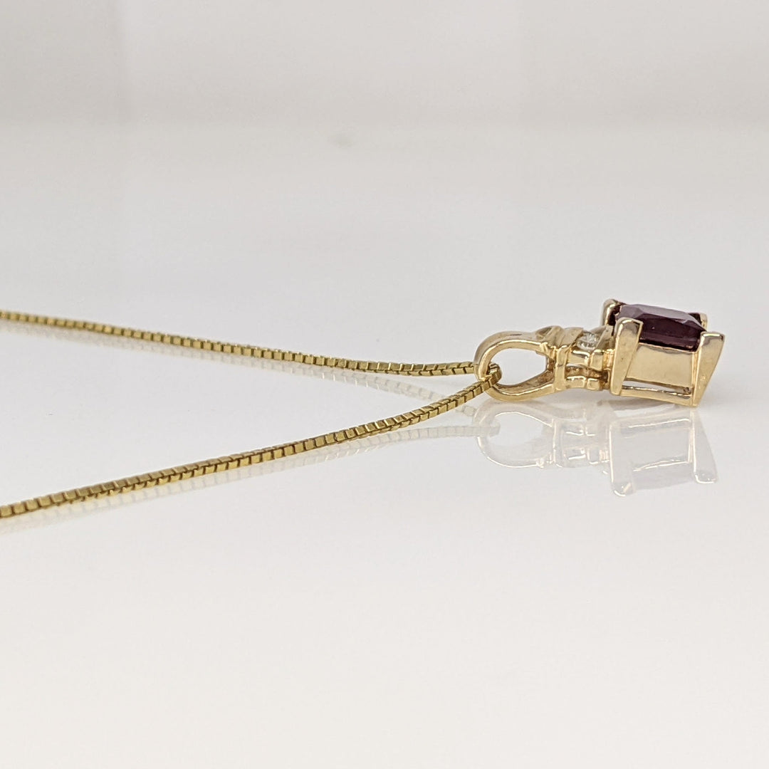 14K CHATHAM ALEXANDRITE PRINCESS CUT 6MM WITH (3) MELEE ESTATE PENDANT & CHAIN 3.8 GRAMS