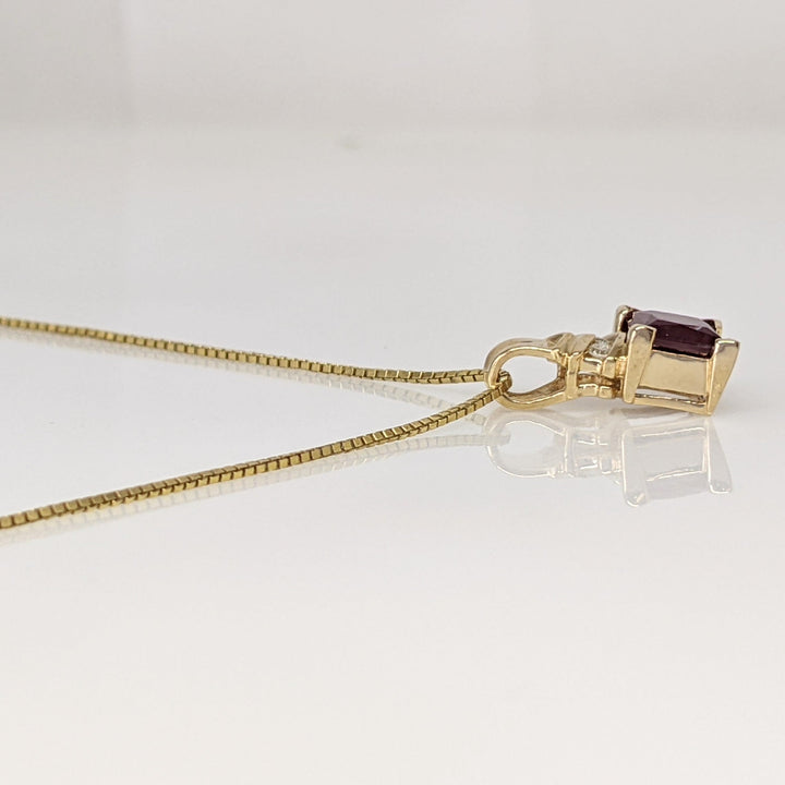 14K CHATHAM ALEXANDRITE PRINCESS CUT 6MM WITH (3) MELEE ESTATE PENDANT & CHAIN 3.8 GRAMS