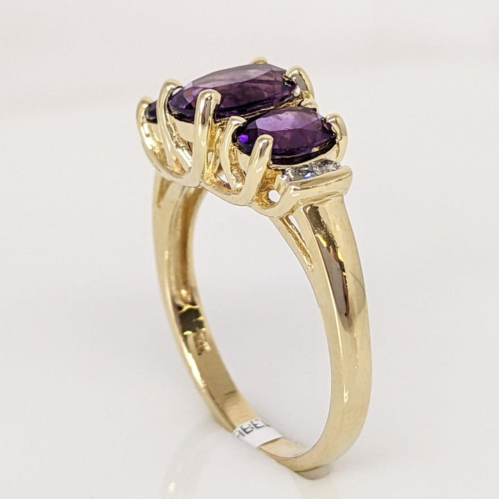 10K AMETHYST OVAL 6X8 (1) 4X6 (2) WITH (4) MELEE ESTATE RING 3.4 GRAMS