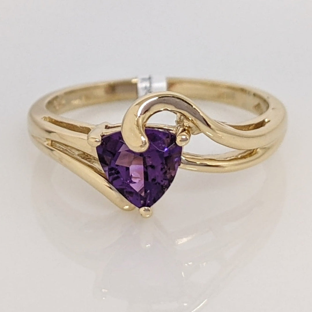 10K AMETHYST TRILLION CUT 6MM BYPASS ESTATE RING 2.3 GRAMS