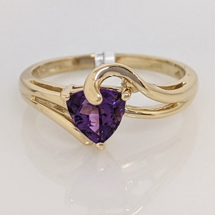 10K AMETHYST TRILLION CUT 6MM BYPASS ESTATE RING 2.3 GRAMS