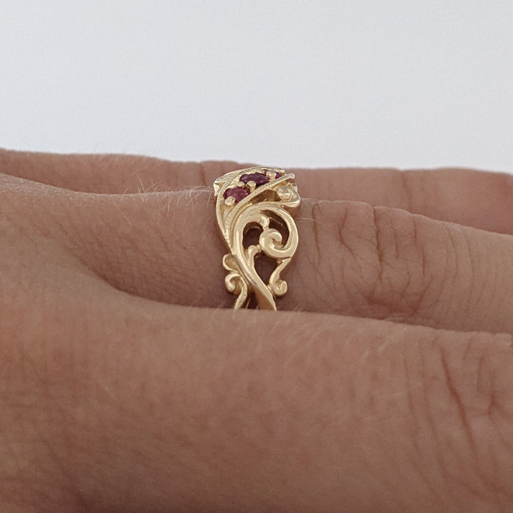 14K RUBY ROUND (3) FANCY SWIRL OPEN TOP ESTATE BAND 3.0 GRAMS