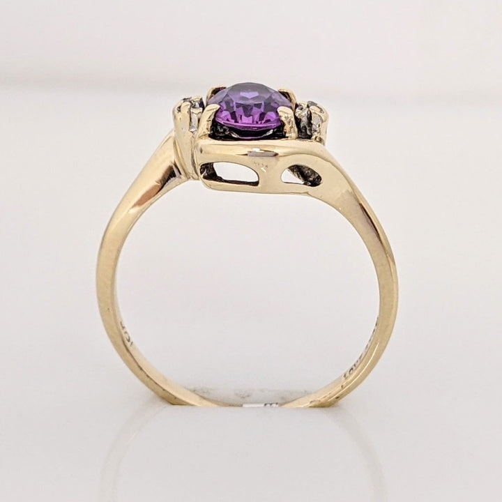 10K AMETHYST OVAL 5X7 WITH (2) MELEE GOLD TRIM ESTATE RING 2.3 GRAMS
