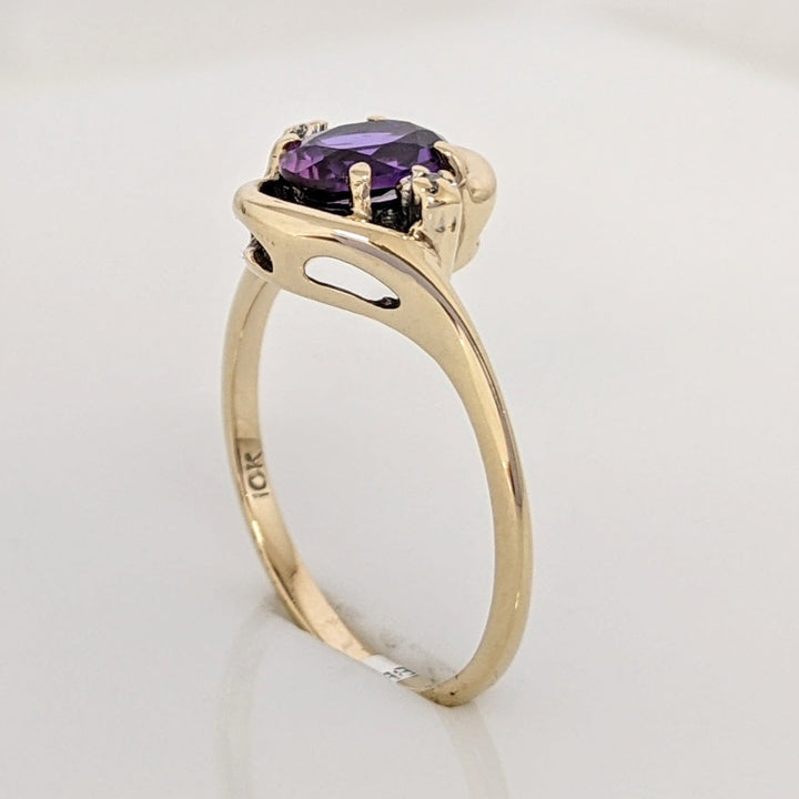 10K AMETHYST OVAL 5X7 WITH (2) MELEE GOLD TRIM ESTATE RING 2.3 GRAMS