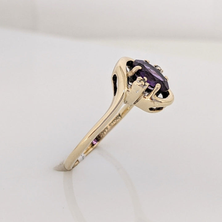 10K AMETHYST OVAL 5X7 WITH (2) MELEE GOLD TRIM ESTATE RING 2.3 GRAMS
