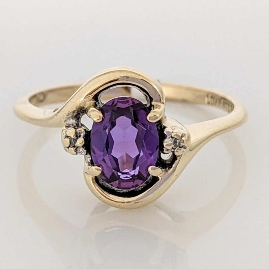 10K AMETHYST OVAL 5X7 WITH (2) MELEE GOLD TRIM ESTATE RING 2.3 GRAMS