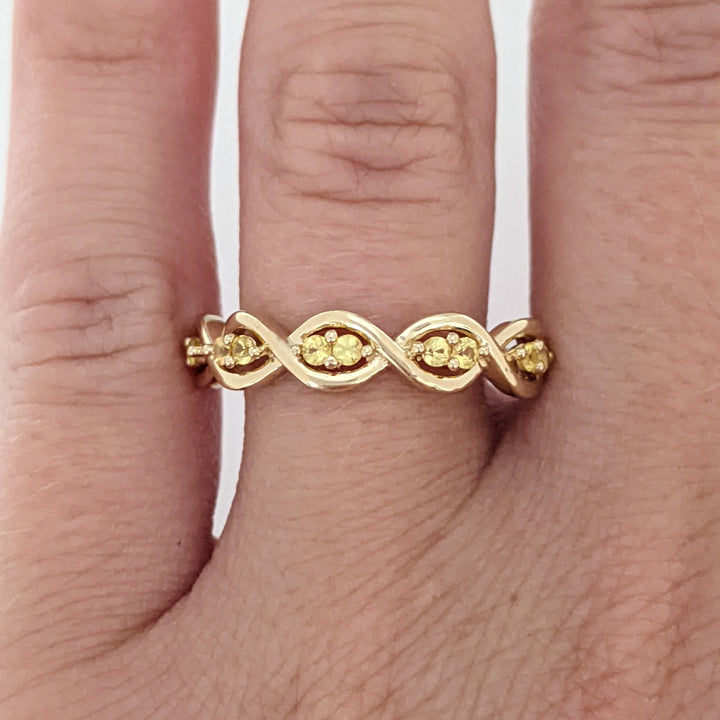 14K .10 CARAT TOTAL WEIGHT YELLOW DIAMOND ROUND (10) TWIST ESTATE BAND 2.5 GRAMS