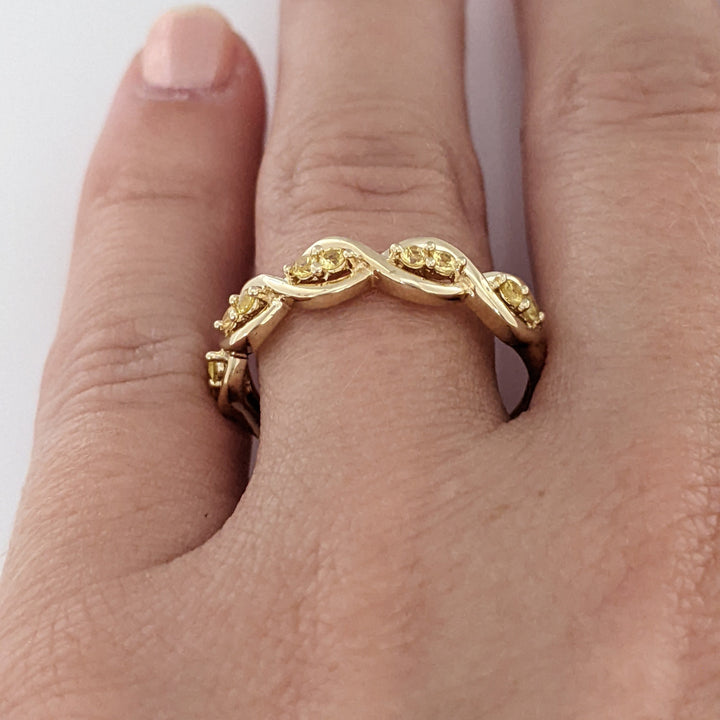 14K .10 CARAT TOTAL WEIGHT YELLOW DIAMOND ROUND (10) TWIST ESTATE BAND 2.5 GRAMS
