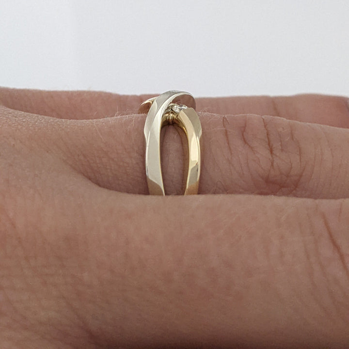 14K TWO- TONE FIGURE 8 WITH (2) MELEE ESTATE RING 4.2 GRAMS
